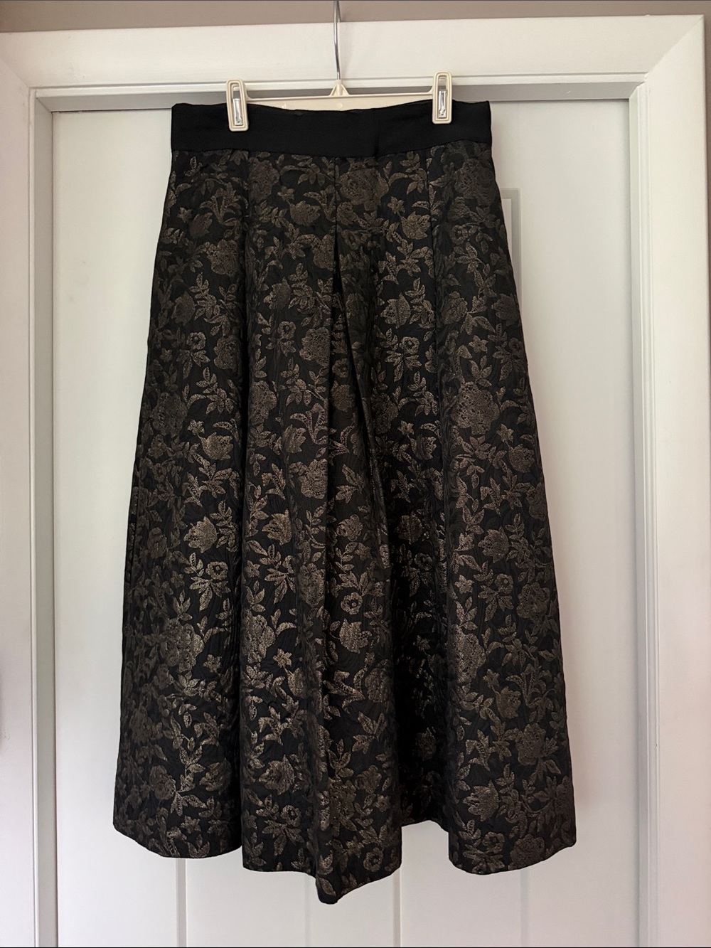 Women’s Black Floral Jacquard Skirt